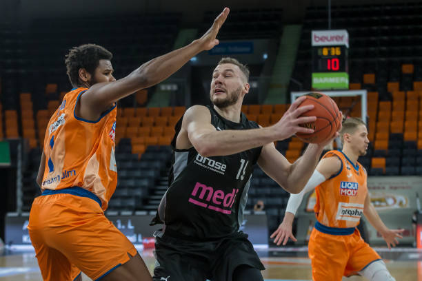 而在世界飞 而在世界飞